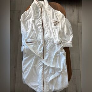 The Venetian white robe size extra large